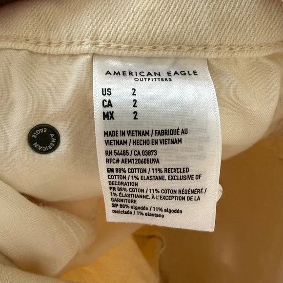 NWT American Eagle Women 2 Relaxed Denim Shorts Super High Rise Cream Off White - Picture 5 of 8
